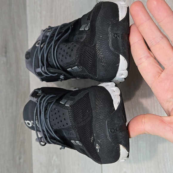 On Running Cloud Women Black& White Sneakers Atjletic Running Sz 8.5 - Picture 5 of 11